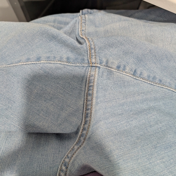 Signature by Levi Strauss Light Wash Denim Bermuda Shorts in Size 22 (W36) - Picture 12 of 12